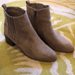 ARider Girl suede bootie with inner zip. Chelsea boot style.